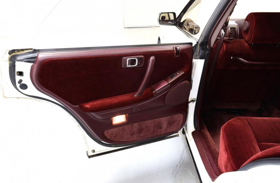 Детали интерьера Toyota Crown Royal Saloon Super Charger Hardtop (MS137) 1991 года  (фото 57 из 98)
